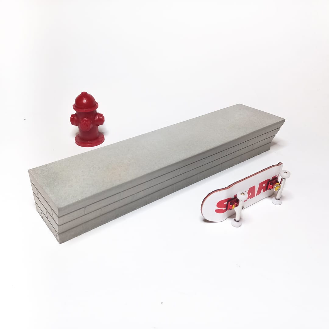 Muro de concreto 2 mas Hidrante de resina