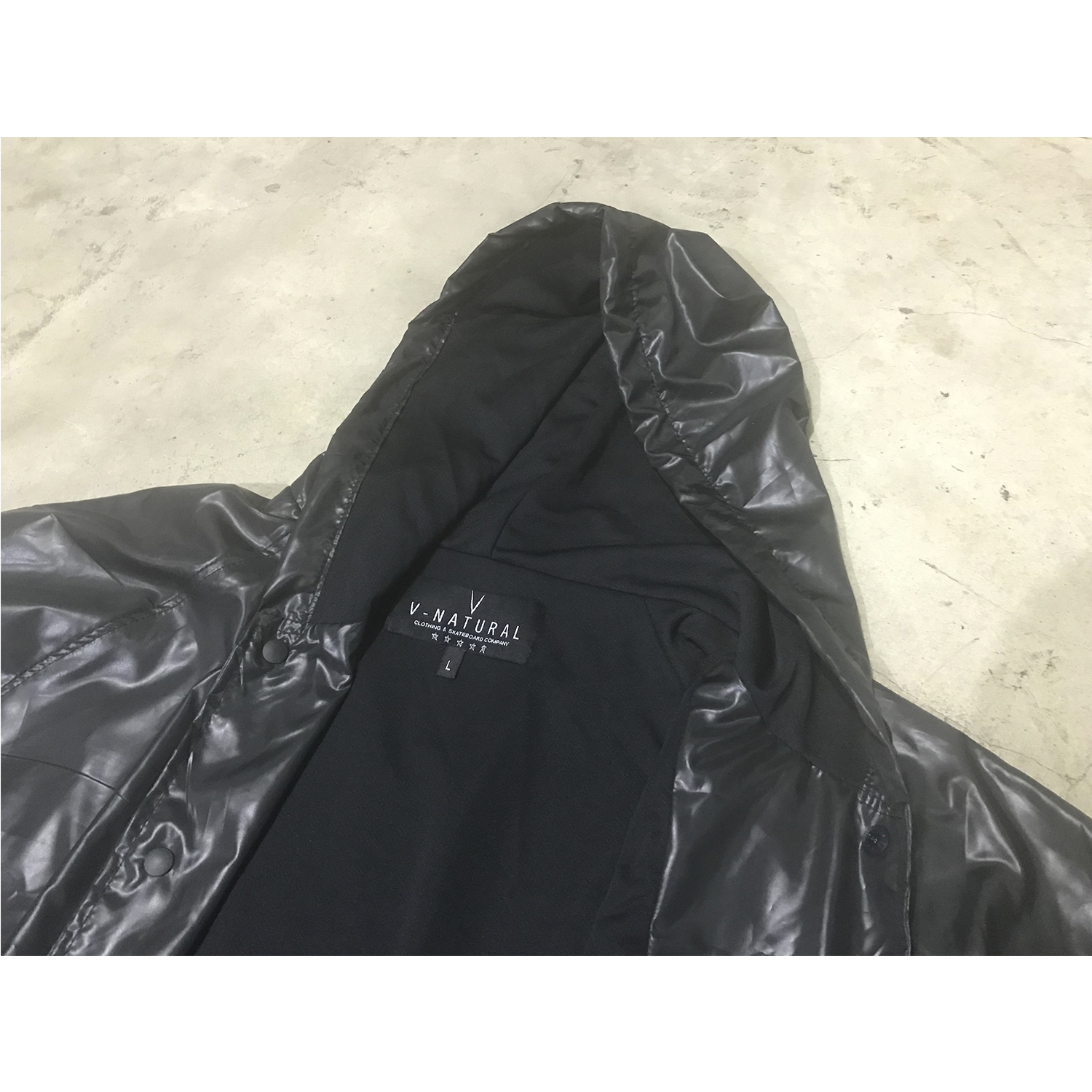 Casaca V- Natural Gloss Black