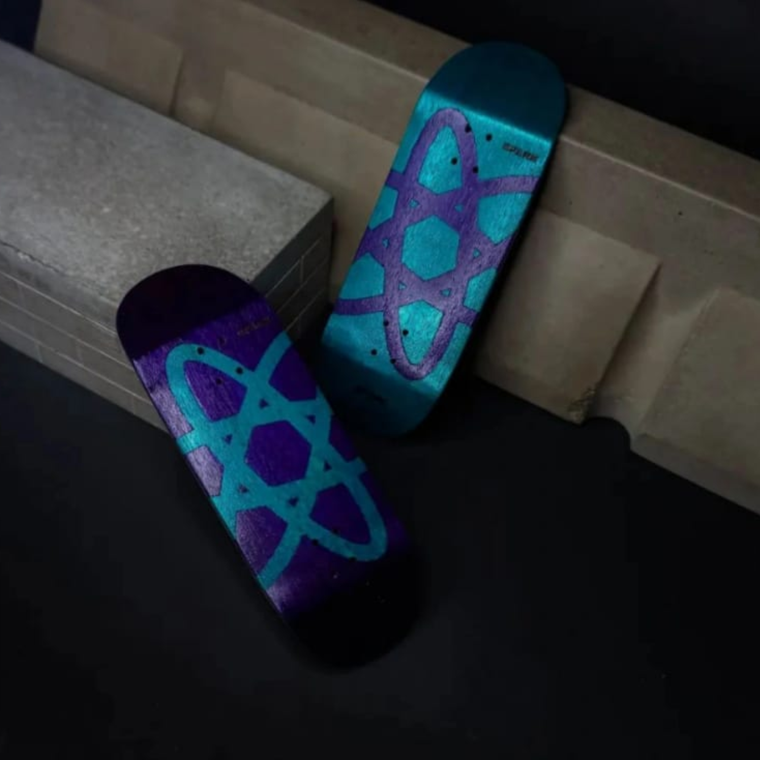 Tabla de Fingerboard Spark x Atomic